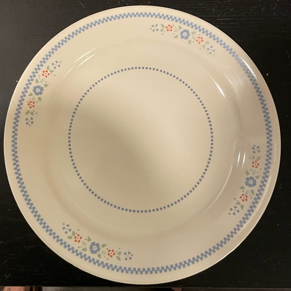 Vintage Corelle Needle Point pattern dinner plate. EUC! - Picture 2 of 5